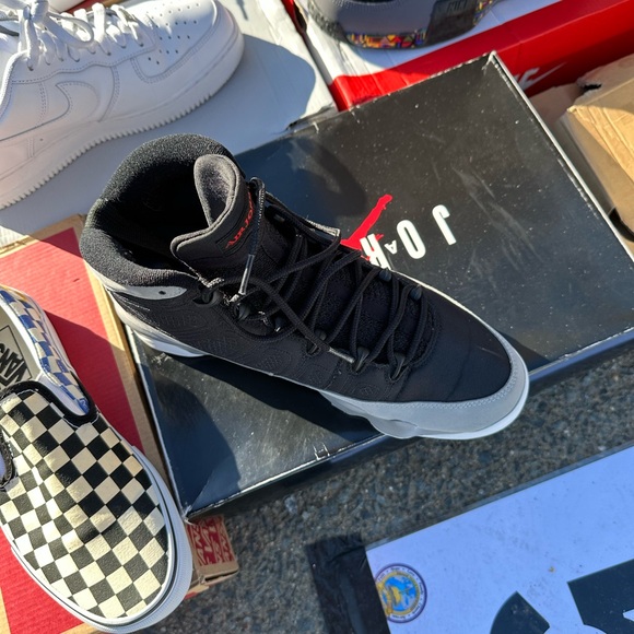 Shoes - Picture 2 of 9